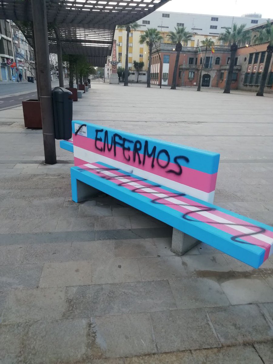 IgualdadLGBT's tweet photo. Esta semana en España, aún queda mucho que hacer https://t.co/oIEiUQARSn