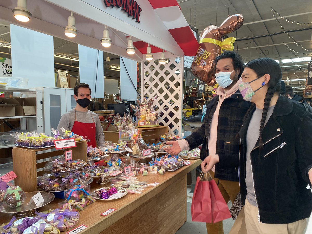 Celebrity sighting in the market today! <a href="/AmazingRaceCDA/">The Amazing Race Canada</a> 2019 winners Team Ahkameyimok - Anthony Johnson and Dr. James Makokis!  Thanks for shopping local 💕