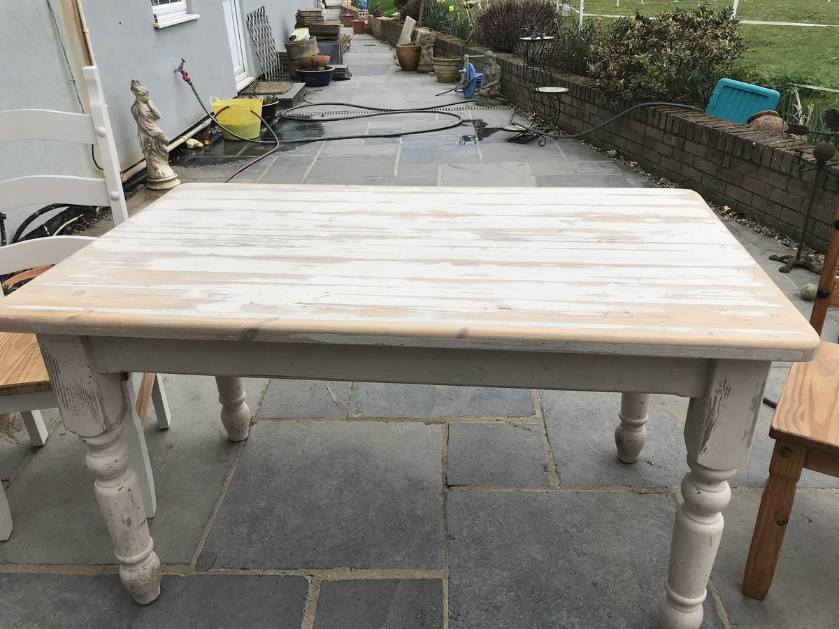 y0itschloe's tweet photo. Given this table a proper glow up https://t.co/5qLvk8uRjB