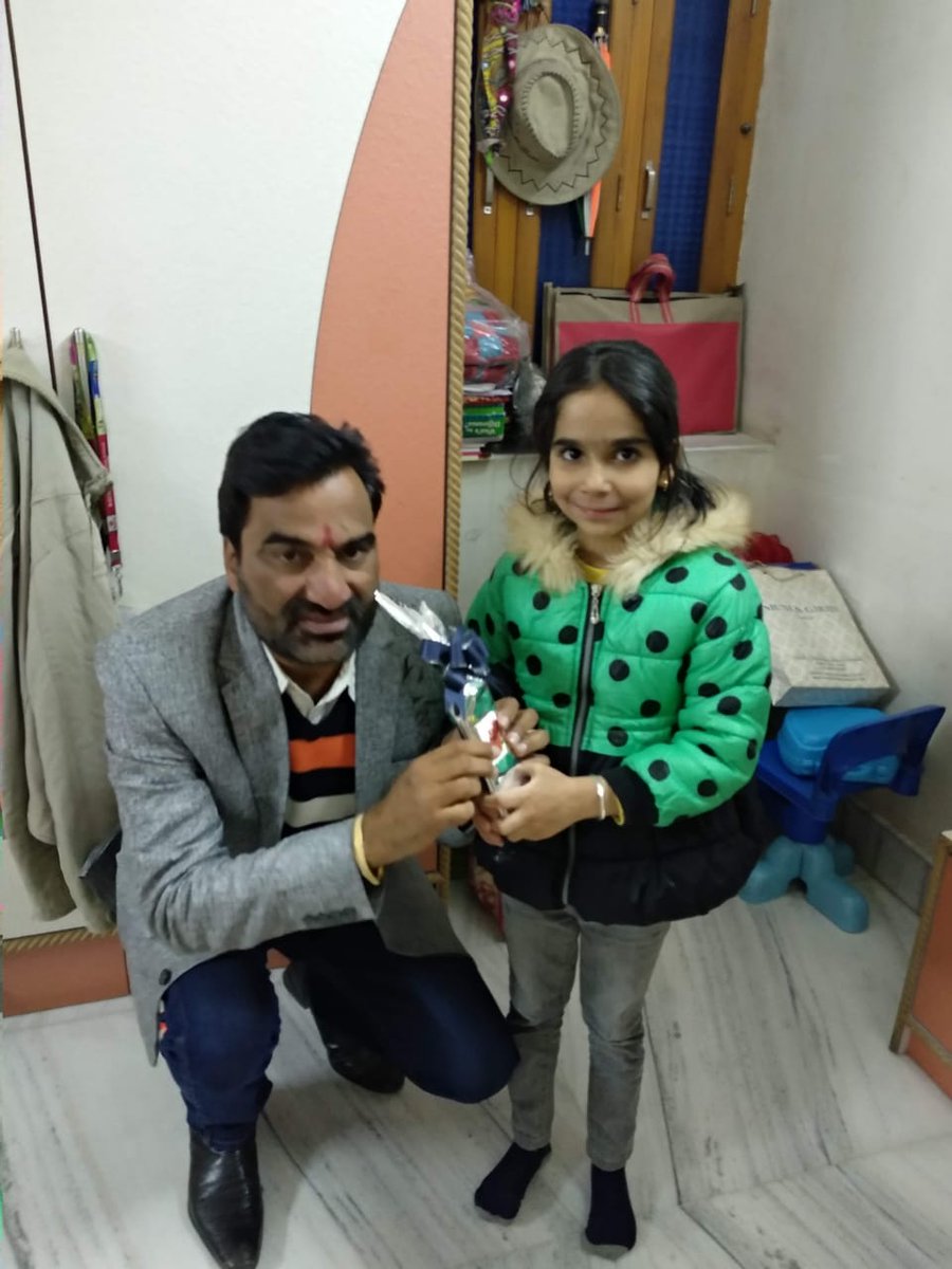 hanumanbeniwal's tweet photo. आज लाडली बिटिया रानी दिया का जन्म दिवस है,इस अवसर पर बेटी को आशीर्वाद व बहुत सारा प्यार !
आप सभी का स्नेह व आशीर्वाद भी बना रहे !
Happy Birthday Diya https://t.co/yEYXhJE04M