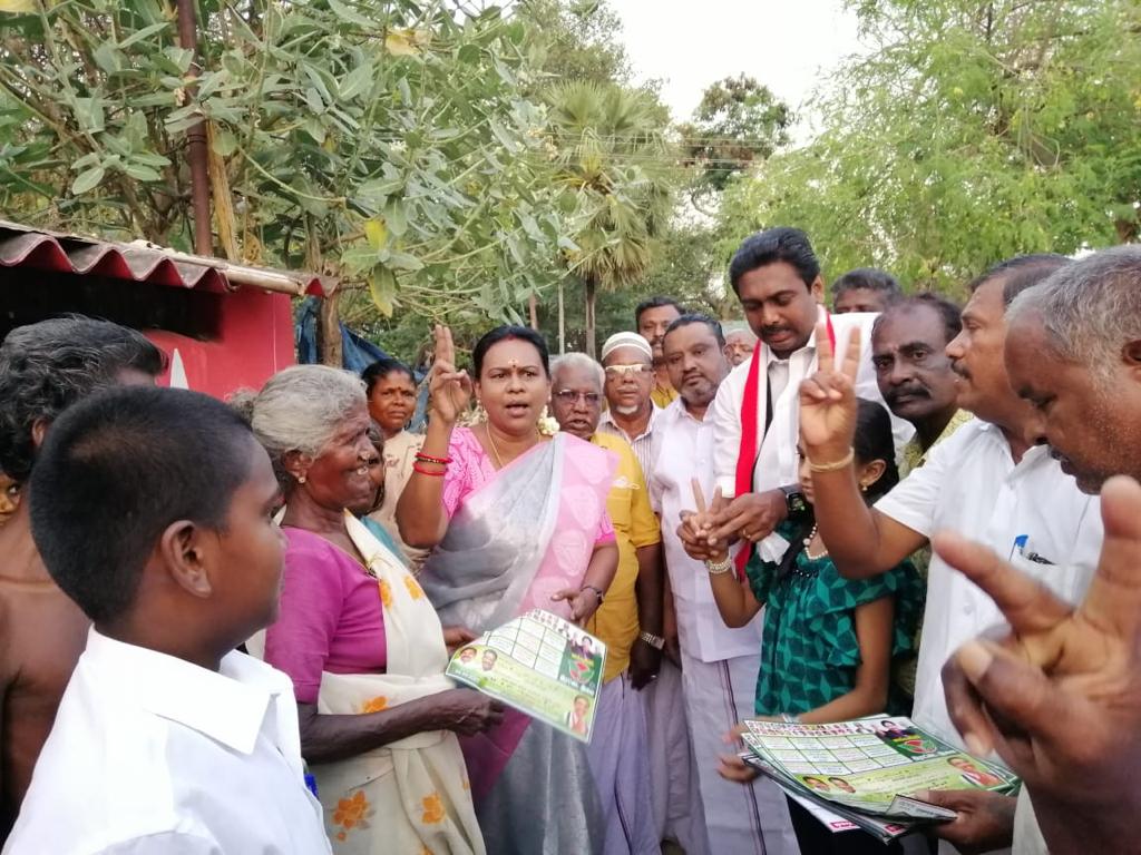 nellaimayor's tweet photo. ஒரே எண்ணம் ✌️
ஒரே சின்னம் 🌱 
முன்னேற்ற பாதையில் தமிழகத்தின் வெற்றி பயணம் தொடர்ந்திட..! 
வாக்களிப்பீர் #இரட்டை_இலைக்கே 
✌️🌱 ✌️🌱 ✌️🌱 ✌️🌱 
#AIADMK #AIADMKFOR2021 https://t.co/kIOSRca9Wz