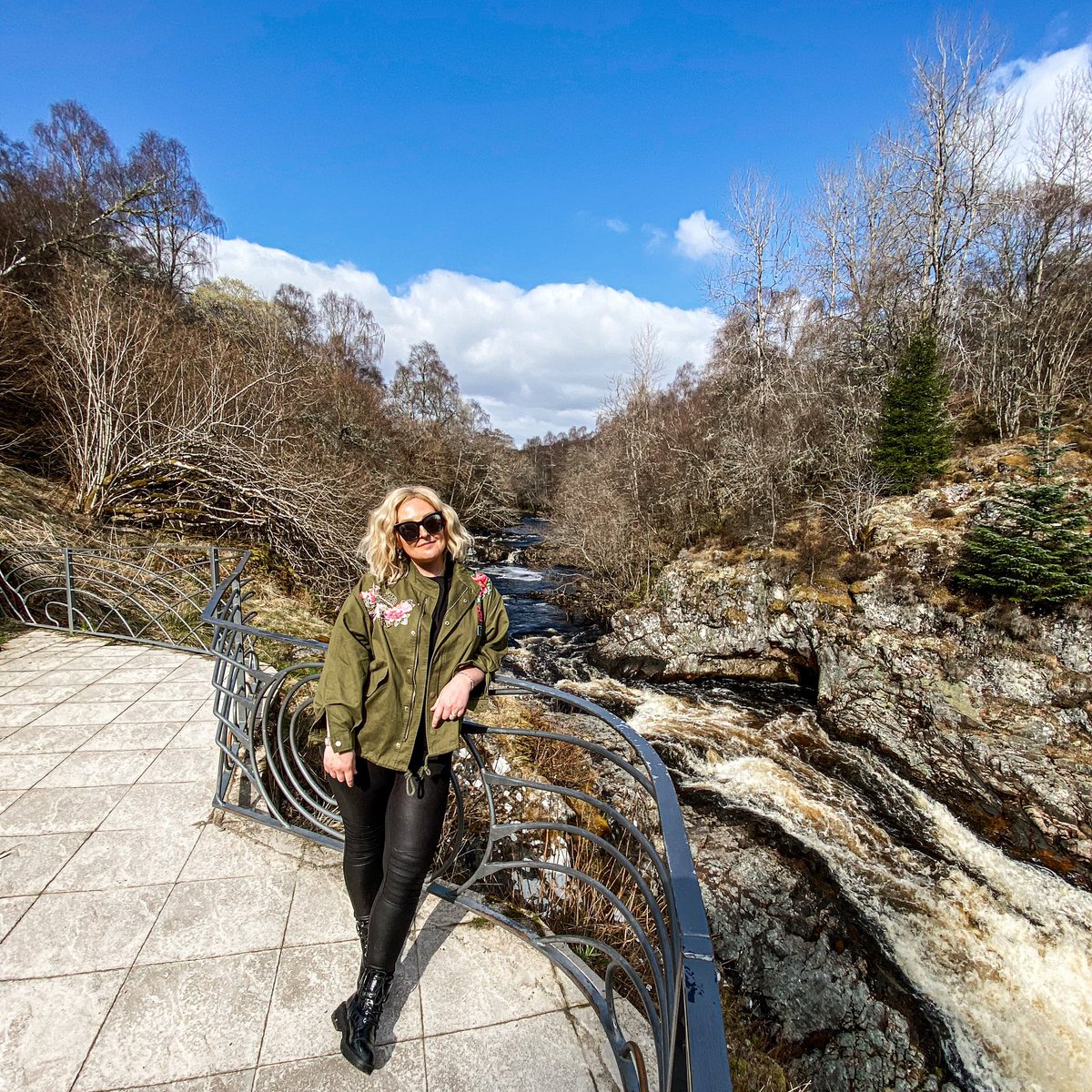 larkandlily's tweet photo. Roadtrips are back. Luckily being able to travel in our local authority means vast & beautiful 🏴
#longweekend #scottishhighlands #fallsofshin https://t.co/LVvs12GL3k