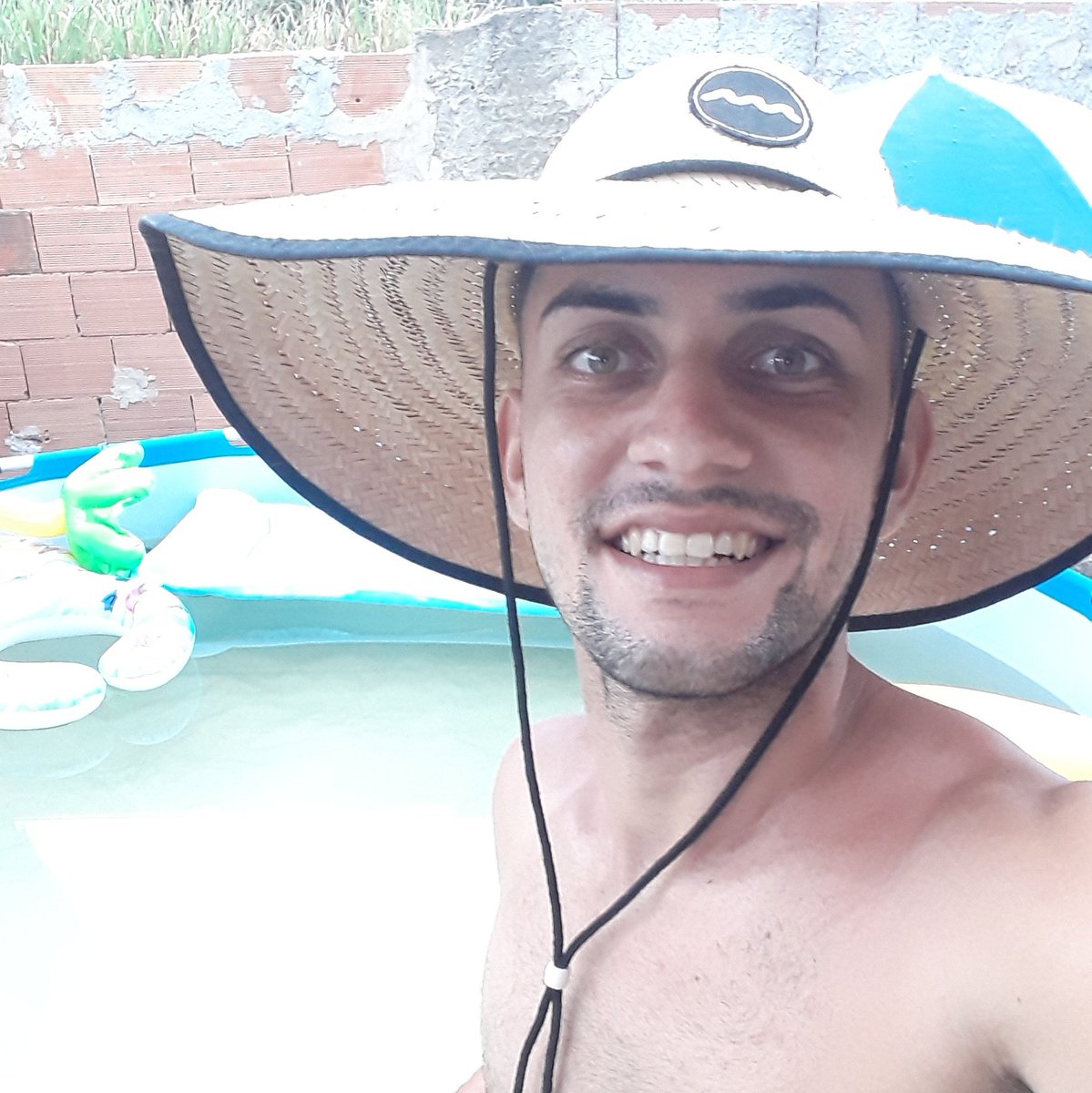 CarlosCCCLLLL's tweet photo. #NewProfilePic https://t.co/y0T6HvlXZr