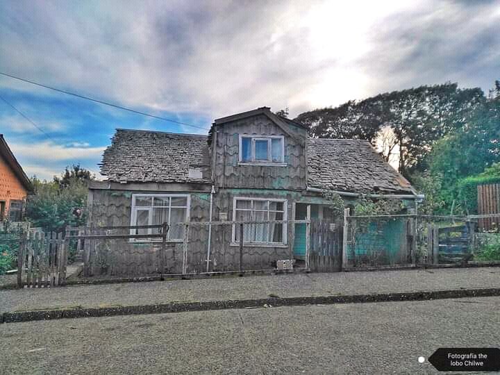 ChilweThe's tweet photo. Cuando el patrimonio se rehúsa a morír #chiloé #foteando #Fotos #colores #photo #chiloetodoelaño #patrimonio #fotografía #photography #casa https://t.co/qnqUS3lkPK
