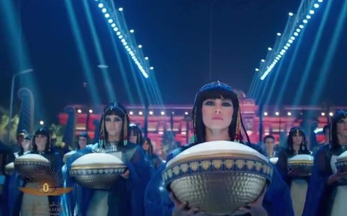 meshmeshsalama's tweet image. عظمة على عظمة يا #مصر
#موكب_المومياوات_الملكية