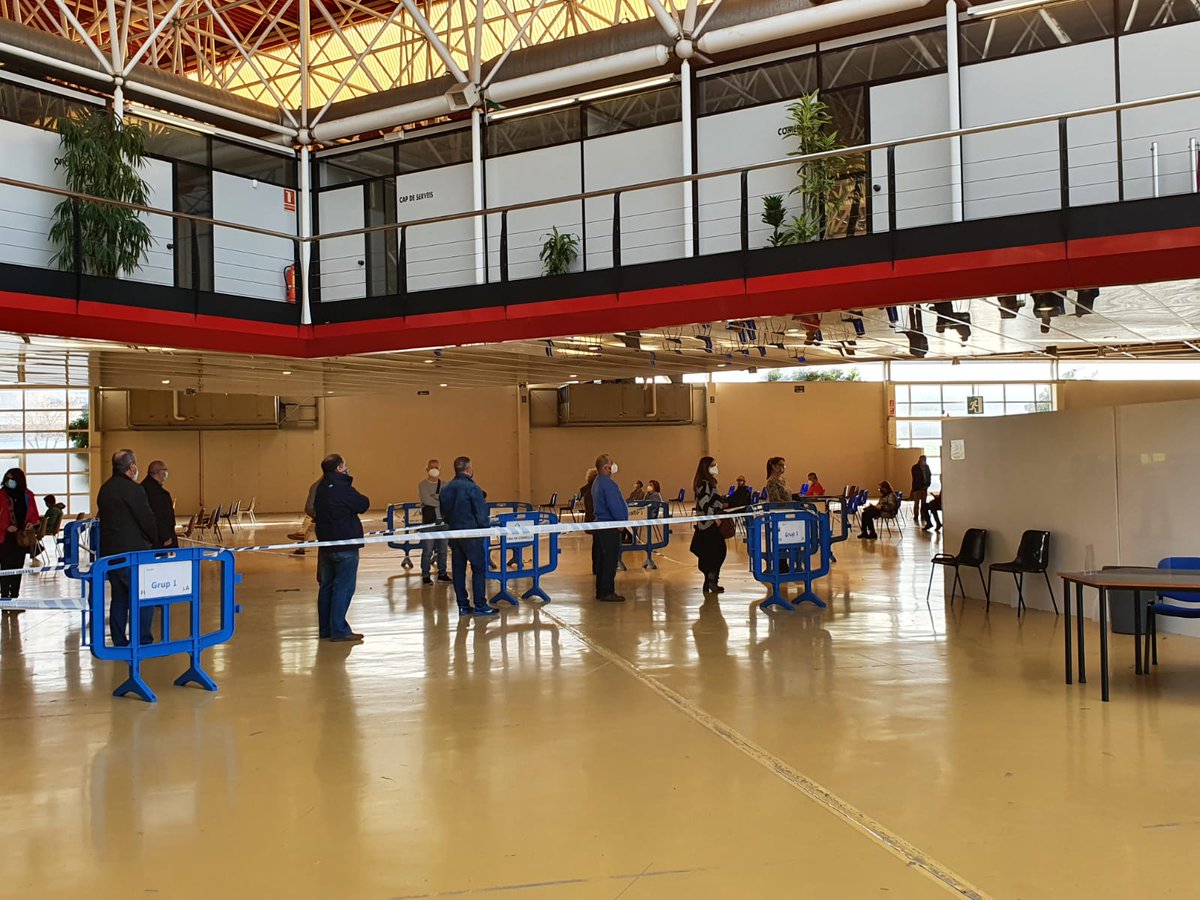 Bárbara Giménez (@brbaragimnez5) on Twitter photo Els professionals de #CostaPonent continuen amb la vacunació a #LaFarga i #LaFira aquests dies festius.
Gràcies a tots ells pel #compromís per aconsegir la immunitat de grup!! <a href="/Coral_Barcelona/">CoralFernándezSolana</a> <a href="/esteve_lluis/">Lluís Esteve</a> <a href="/drivillafrias/">Daniel Rivilla</a> <a href="/xusmegido/">Maria Jesus</a> <a href="/cio_1974/">Rocio Moreno🎗</a> <a href="/LIDIAMARTINEZJ3/">LIDIA MARTINEZ JULIA</a> <a href="/mcanetej/">Marta Cañete</a> <a href="/icscat/">ICS. Generalitat</a> Els professionals de #CostaPonent continuen amb la vacunació a #LaFarga i #LaFira aquests dies festius.
Gràcies a tots ells pel #compromís per aconsegir la immunitat de grup!! <a href="/Coral_Barcelona/">CoralFernándezSolana</a> <a href="/esteve_lluis/">Lluís Esteve</a> <a href="/drivillafrias/">Daniel Rivilla</a> <a href="/xusmegido/">Maria Jesus</a> <a href="/cio_1974/">Rocio Moreno🎗</a> <a href="/LIDIAMARTINEZJ3/">LIDIA MARTINEZ JULIA</a> <a href="/mcanetej/">Marta Cañete</a> <a href="/icscat/">ICS. Generalitat</a>