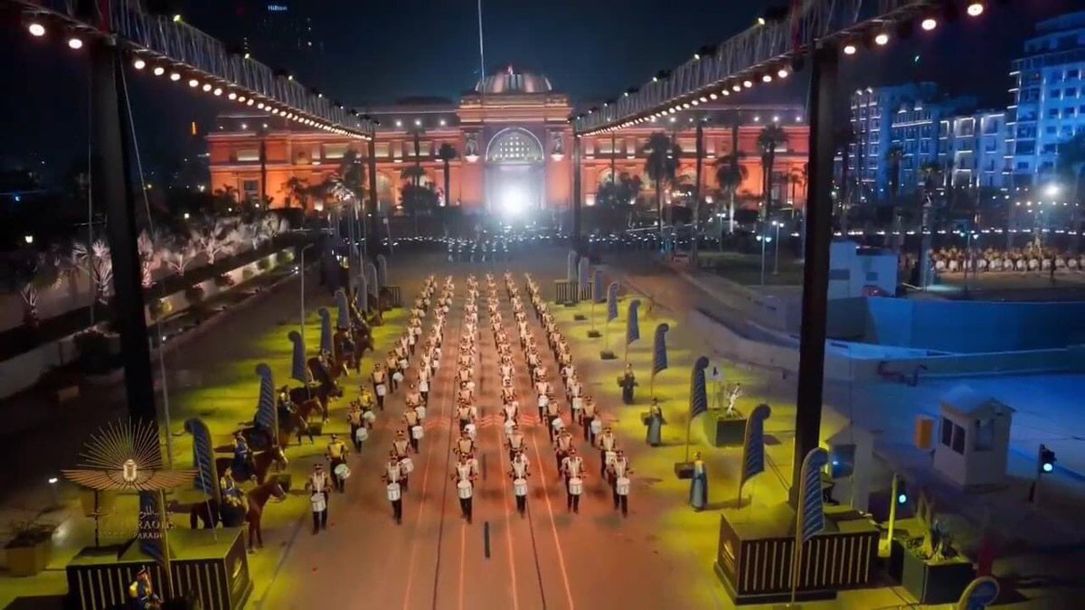 Nzrenstein's tweet photo. Pharaohs kings who made the whole world respect them alive and dead. ❤️❤️
#PharaohsGoldenParade 
#موكب_المومياوات_الملكية https://t.co/Y1ASR3Amoh