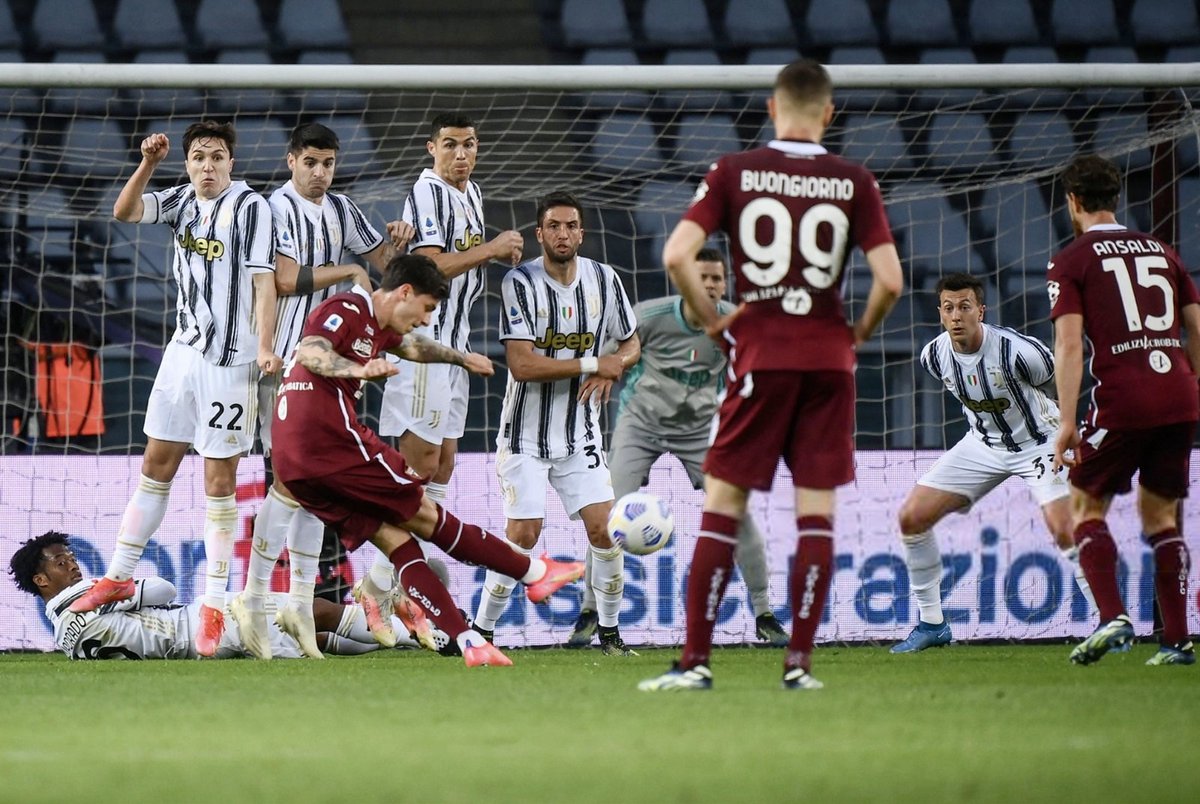 Baselli's tweet image. A testa alta!! 💪 #ToroJuve