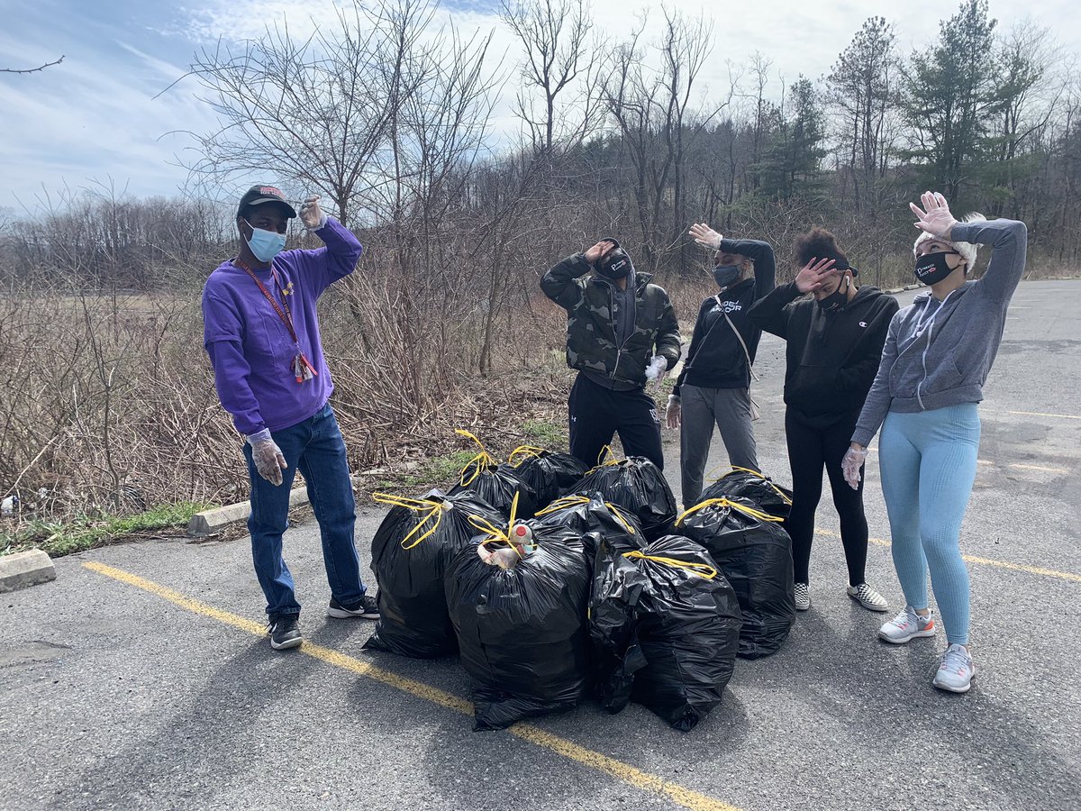 Today our models collaborated w/ <a href="/FsuLions/">FSU Lions Club</a> &amp; volunteered to clean up the community 😅🙌🏻👏🏽 We hit several locations including Frostburg Community Park, streams, and a local neighborhood parking lot 👌🏼 Thank you for allowing us to help serve the community with you ☺️❤️
#qp