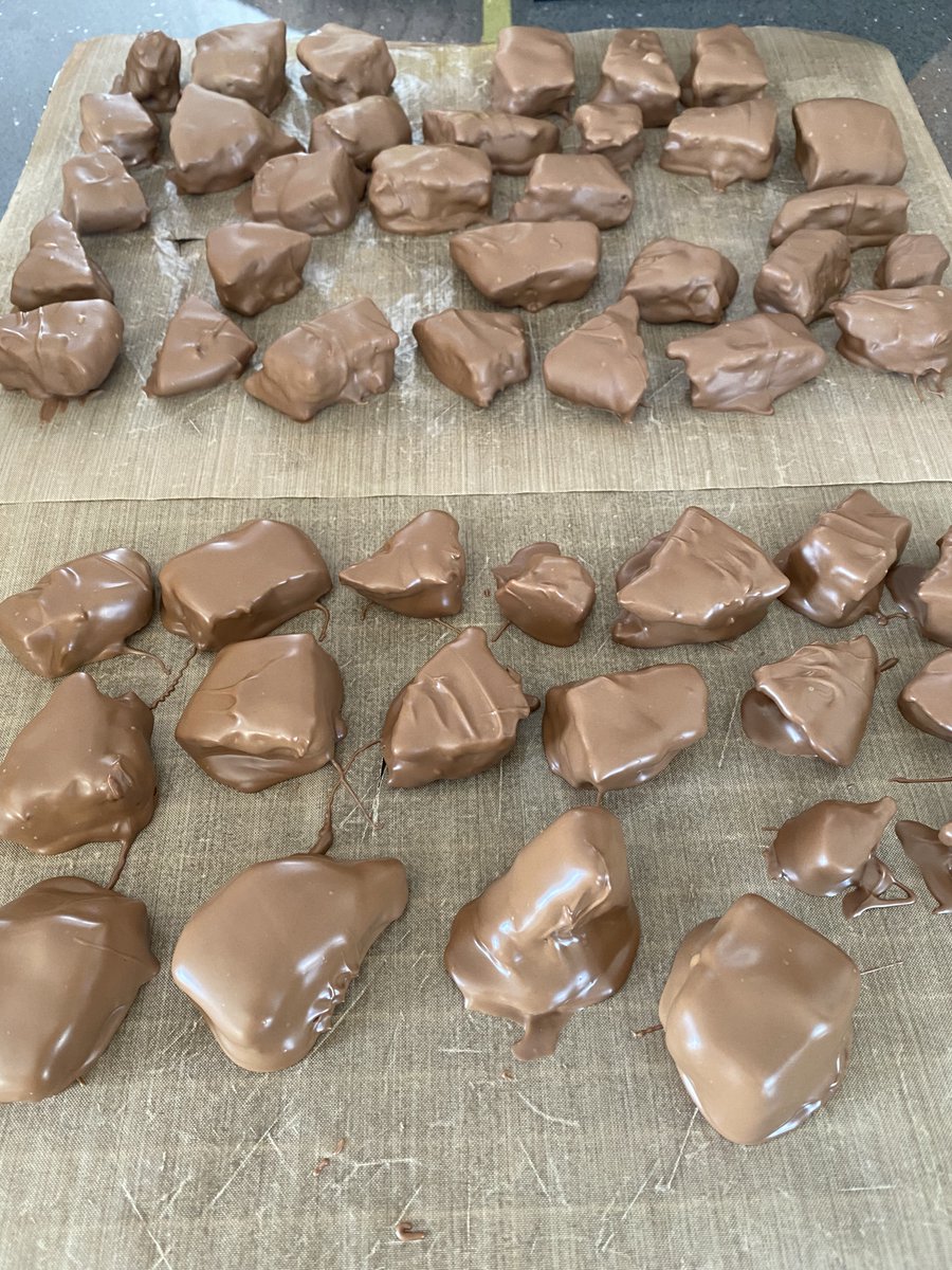 First batch of Chocolate Honeycomb this year in my new kitchen, think I can safely say it worked really well and was so nice to have lots more prep surface to work on.  Just need to bag it up and label it now whilst the second batch is setting #beefarmers #bees #honey #honeycomb