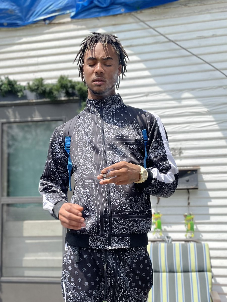 JayHow223's tweet image. Summa 18’ let me take it back servin out the bow in a school backpack 🐍🎒#LLNUT