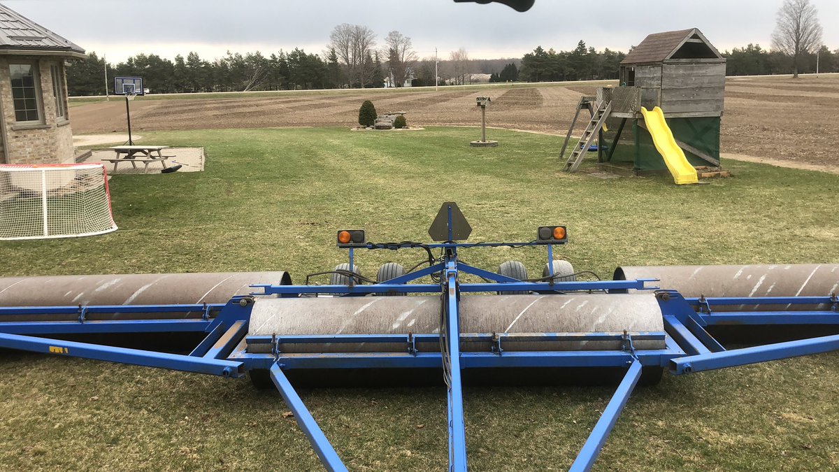 AgFarmer98's tweet photo. @Bakkeracres @PinstripeAg @MdMcLean1 @cantelon1981 @28724m @JeffKlomps @jasonchyc @Dungannon_Dan New challenge for lawn wars.  How big is your lawn roller #32ft. Take that! https://t.co/13eqhN4RI5