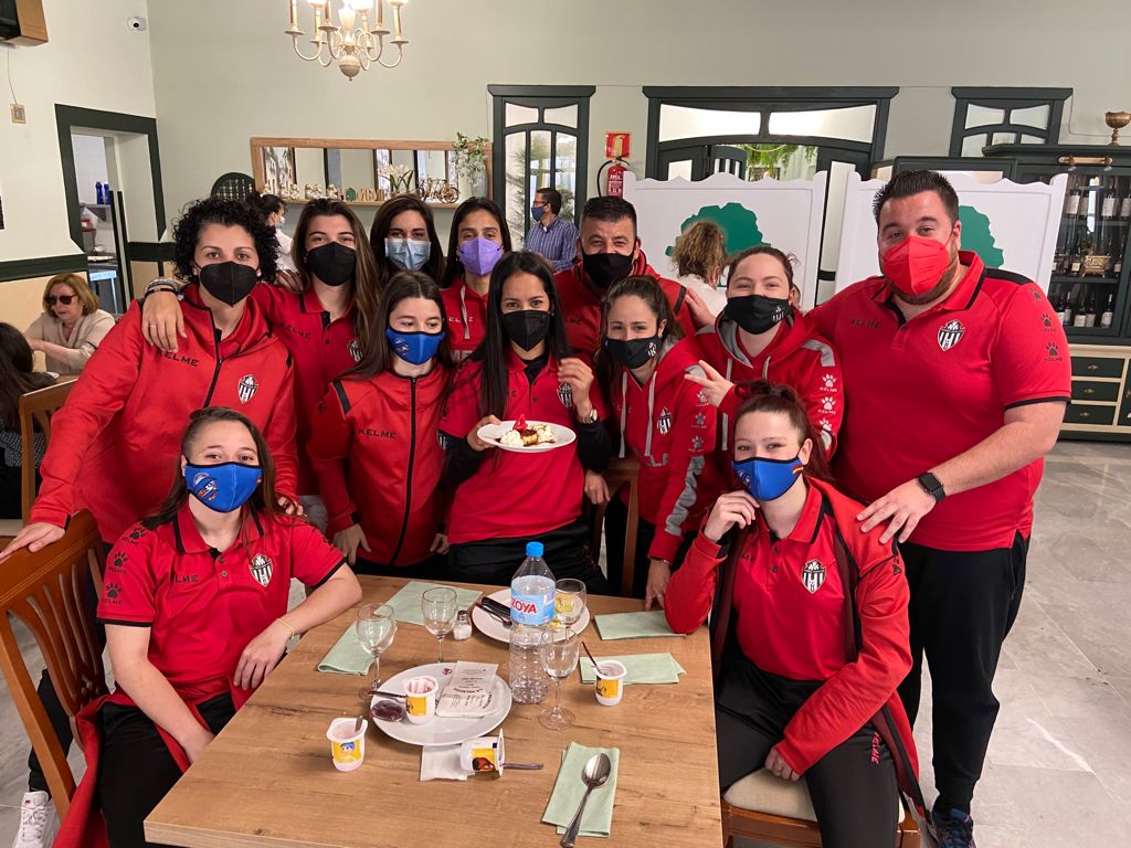 Las guerreras del <a href="/TorreblancaFS1/">Melilla Ciudad del Deporte Torreblanca C.F</a> consiguen su primer triunfo en la segunda fase frente al <a href="/GuadaFSF/">Guadalcacin FSF</a> con un resultado de 3-6 y con goles de <a href="/gemix12/">Gema Las Jimenez</a> @Nerea_miralless <a href="/_nattaliaa10/">Natalia Cuadrado</a> <a href="/Lubnatani10/">lubnatani_10</a> y Delise.