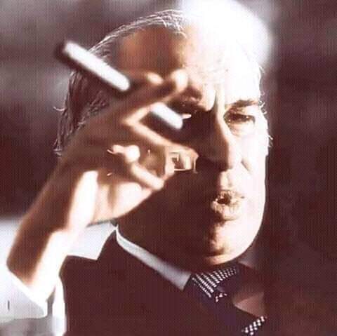 جس دھج سے کوئی مقتل میں گیا
وہ شان سلامت رہتی ھے!!