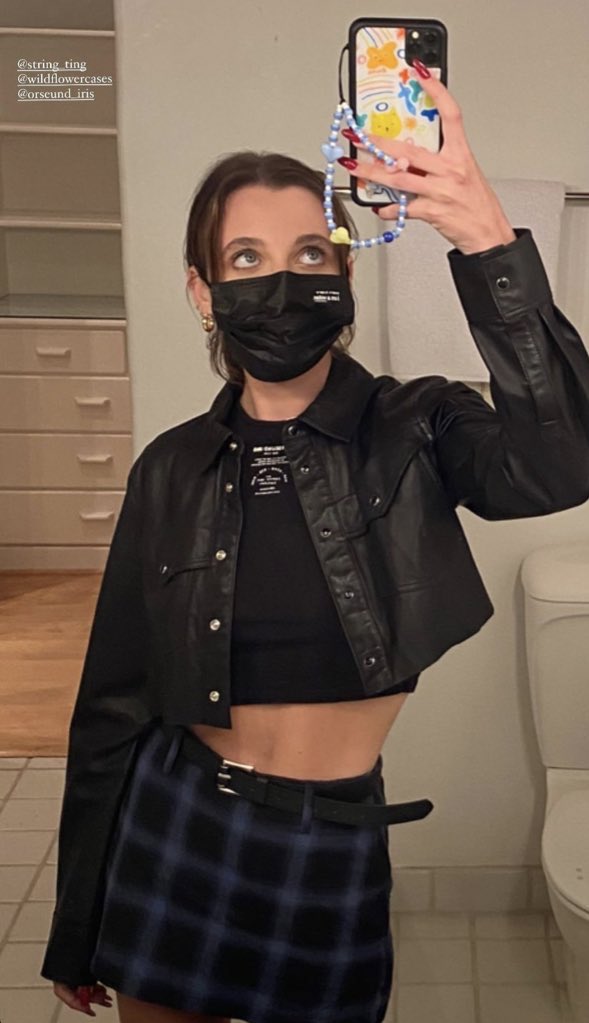 lilmoopsboiis's tweet photo. emma chamberlain in skirts https://t.co/RbhAEtZGS9