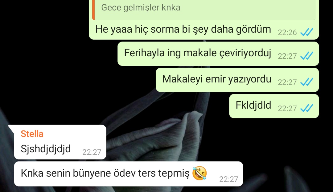 rabsbnc's tweet photo. Ödev ve sunumların etkisi 😨⚰ https://t.co/jhkofG58eJ