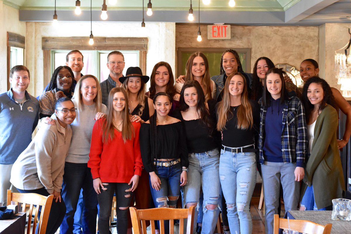 Today we not only got to reflect and celebrate our 2020-21 Season, but we also got to celebrate our 2019-20 MAC East Championship Team! It was great to have our Flash alumni come back and celebrate with us! ⚡️💙 #GoFlashes