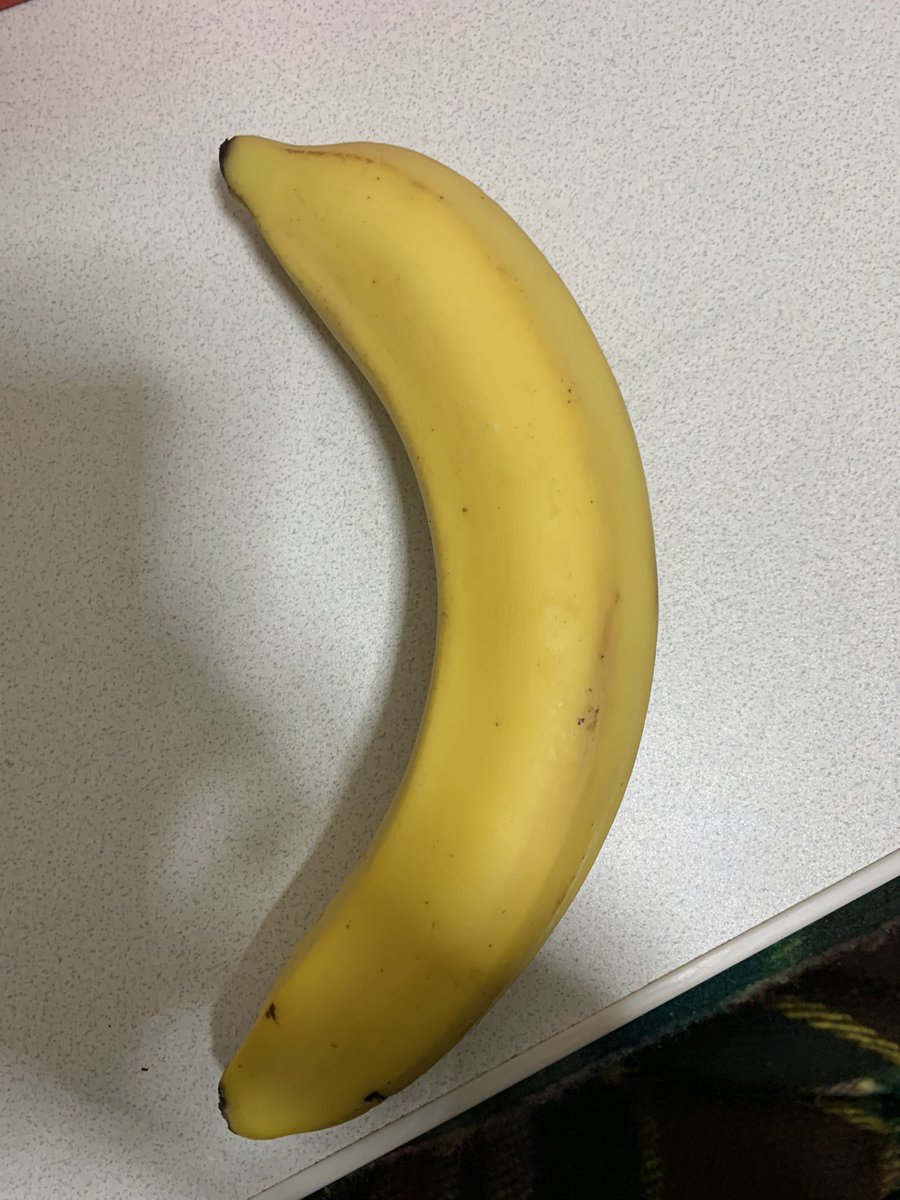 junichi2748661's tweet photo. マジでコンビニのバナナって皮剥かせる気ない。
先っちょ短すぎだろ。 https://t.co/a6pT7g7xrb
