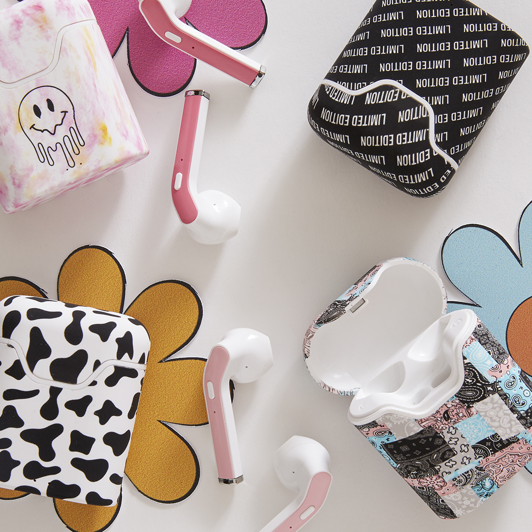 rue21's tweet image. Time to stuff those Easter baskets… 🐣 head to the store to score the perfect last-minute gifts! #easter #basketstuffers #rue21 bit.ly/3ucCO3Z