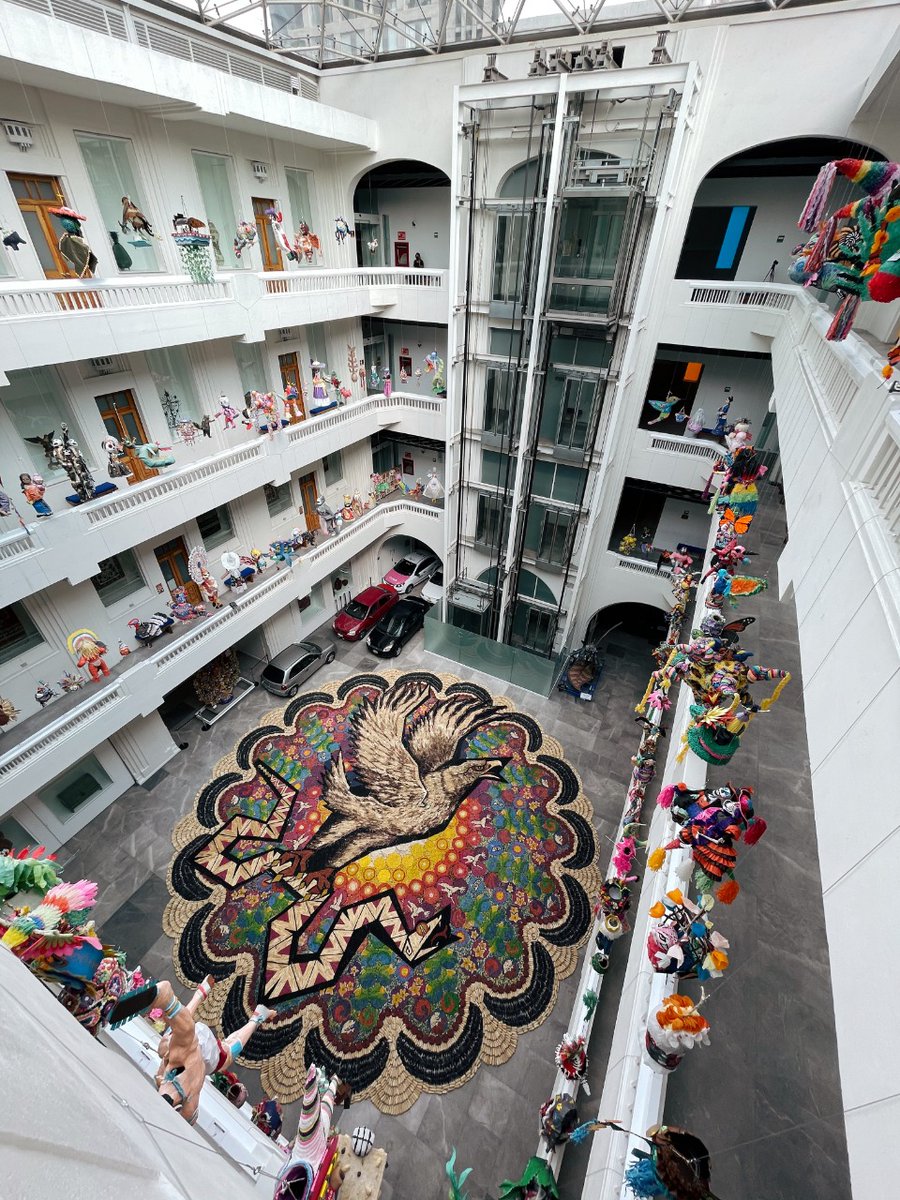 Gracias a la elaboración del tapete ''Águila y Serpiente: ya no somos los mismos'' se crearon empleos temporales para al menos 20 alfombristas. El resultado fue una pieza extraordinaria que en este momento se encuentra #EnElMAP

Ponte cubrebocas y ven a conocerlo. ¡Te esperamos!