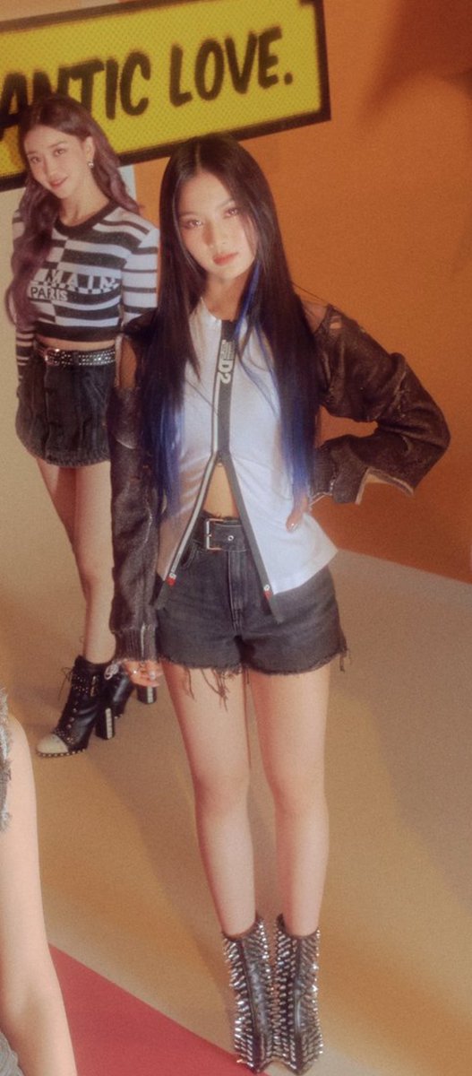 isaapics's tweet photo. look at her 😩!! #Isa #아이사 #STAYC https://t.co/5ibgl37ieA