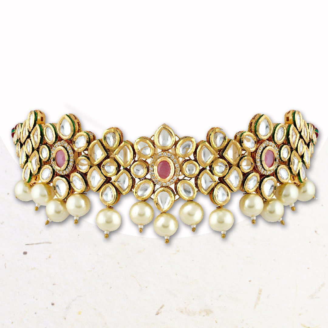 The brilliance of kundan in this exquisite choker makes it a versatile buy.
#Anayah #necklace #newcollection #UKfashion #heritagejewellery #supportsmallbusinesses #bridetobe