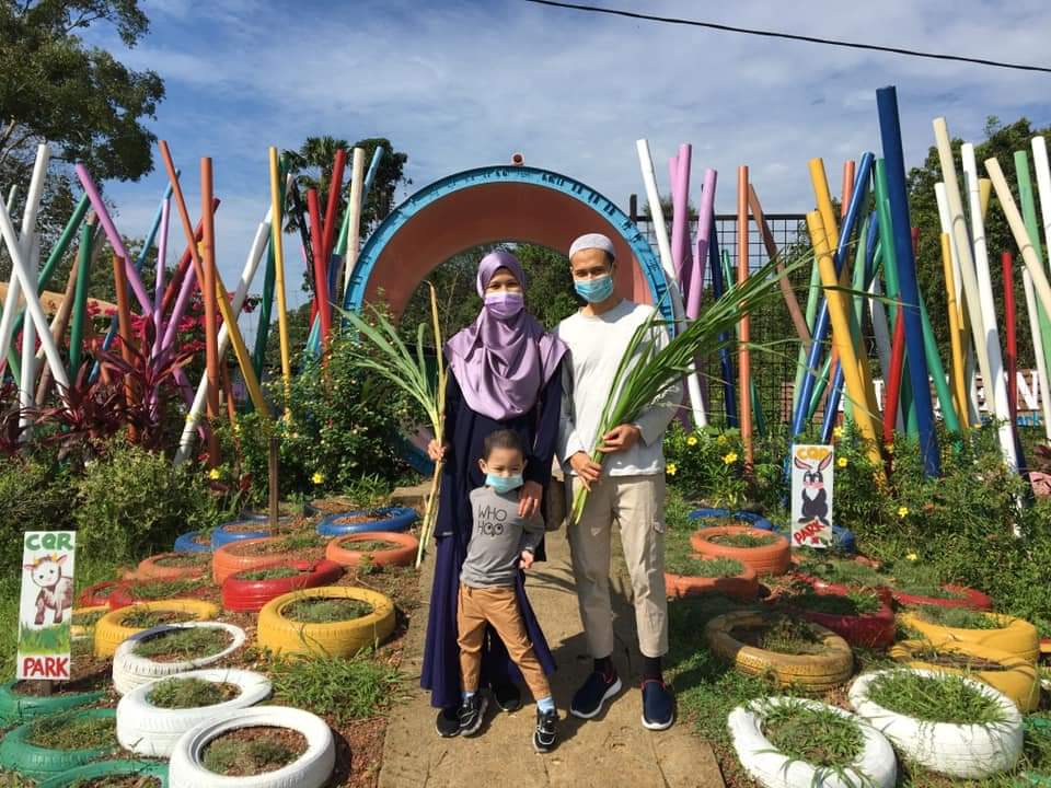 CattleQueenPark's tweet photo. Inginkan rasa keriangan duduk di ladang? Apa lagi jom datang ke Cattle Queen Ruminant Park🤩 pelbagai aktiviti menarik ada di sini tauuu. Bole feeding animal, nak petting animal pun bole. Manja2, peluk2 haiwan kat sini🤭 haiwan kat sini semua jinak2 tauuu🥰🥰🥰 https://t.co/pgSEenmXYc