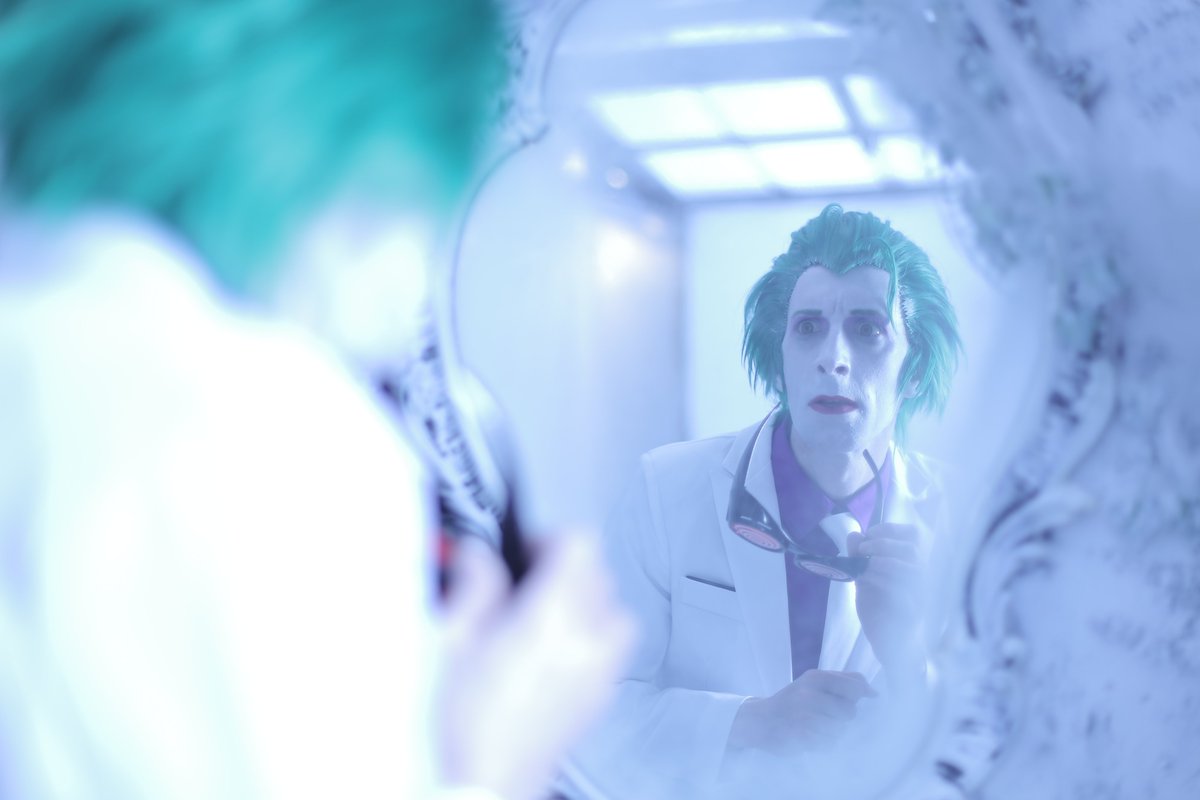 ３枚で語る、ジョーカーのメンヘラ。🃏
The Joker: Self-reflection. 

📷：かるろす さん @padawan_c

#ジョーカー #バットマン
#ダークナイト・リターンズ 
#コスプレ #レイヤー 
#Joker #DarkKnightReturns 
#Batman #cosplay