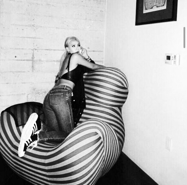 ThrowbacksCL's tweet image. April 3, 2015: CL via Instagram

['#justcallme']