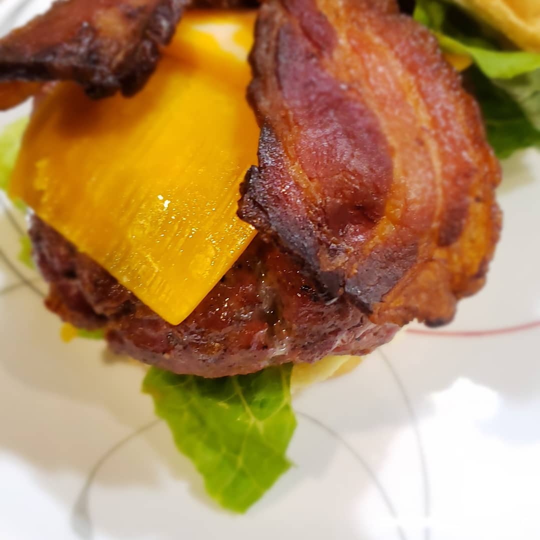 mertray05's tweet photo. TNT Eats  handcrafted quarter pound  bacon cheese burger! Can't wait until the restaurant open..yummy 😋. We don't do burgers, but when we do..... https://t.co/5Gp6cl1AKq
