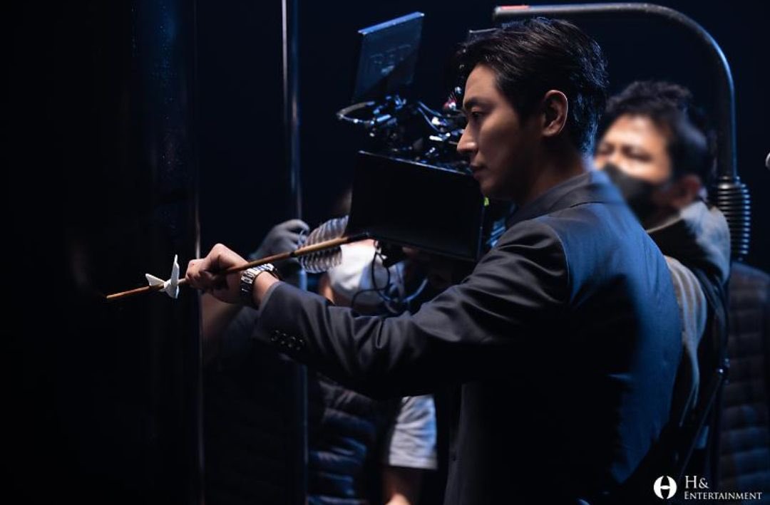 JujihoonGlobal's tweet photo. Take a peek at the behind the scenes of Ju Ji Hoon's Tag Heuer CF.

🔗 https://t.co/CO1Z9DSlh3

#jujihoon #주지훈 #태그호이어 #Tagheuer #에이치앤드엔터테인먼트 #H_and_entertainment #H_and https://t.co/lGfYVEuPJ7