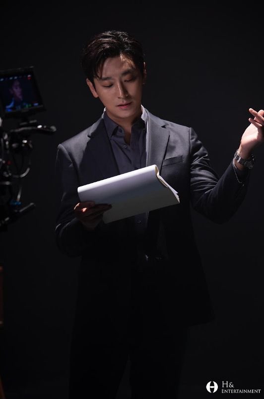 JujihoonGlobal's tweet photo. Take a peek at the behind the scenes of Ju Ji Hoon's Tag Heuer CF.

🔗 https://t.co/CO1Z9DSlh3

#jujihoon #주지훈 #태그호이어 #Tagheuer #에이치앤드엔터테인먼트 #H_and_entertainment #H_and https://t.co/lGfYVEuPJ7