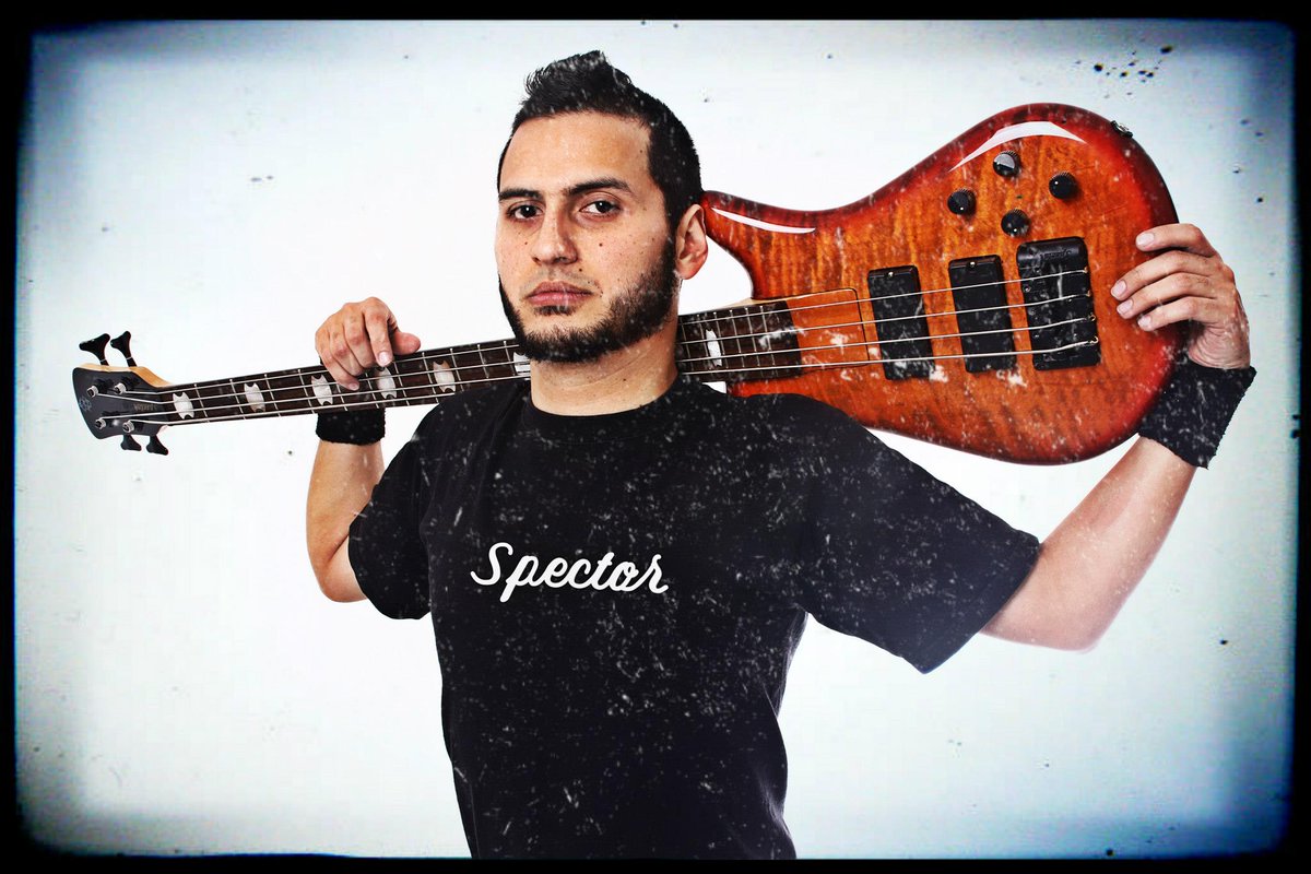 SargentPimienta's tweet image. El rock peruano está de luto: Kenneth Quiróz, ingeniero de sonido, productor, bajista y amigo de esta casa dejó de existir en las primeras horas del día de hoy. 

Extendemos nuestras condolencias a la familia, amigos, colegas y fanáticos.

¡Vuela alto Kenneth!

📸 @SerialAsesino