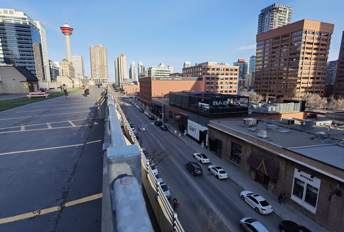 cmcalgary's tweet photo. Dropped by High Park. A park on top of a parking garage downtown. It's neat. 

https://t.co/z0CfySjCfV #yyc #yyccc https://t.co/BNIcEtQDVU