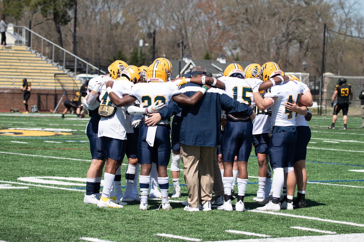 GoWasps's tweet image. 𝐓𝐇𝐀𝐍𝐊 𝐘𝐎𝐔 𝐄𝐌𝐎𝐑𝐘 &amp;amp; 𝐇𝐄𝐍𝐑𝐘 𝐅𝐀𝐌𝐈𝐋𝐘 💛🐝🏈   
We appreciate all the support through this unprecedented season - we simply could not have done it without you. @EHCFootball 
#GoWasps | #StingersUp | #BlueCollarGoldStandard