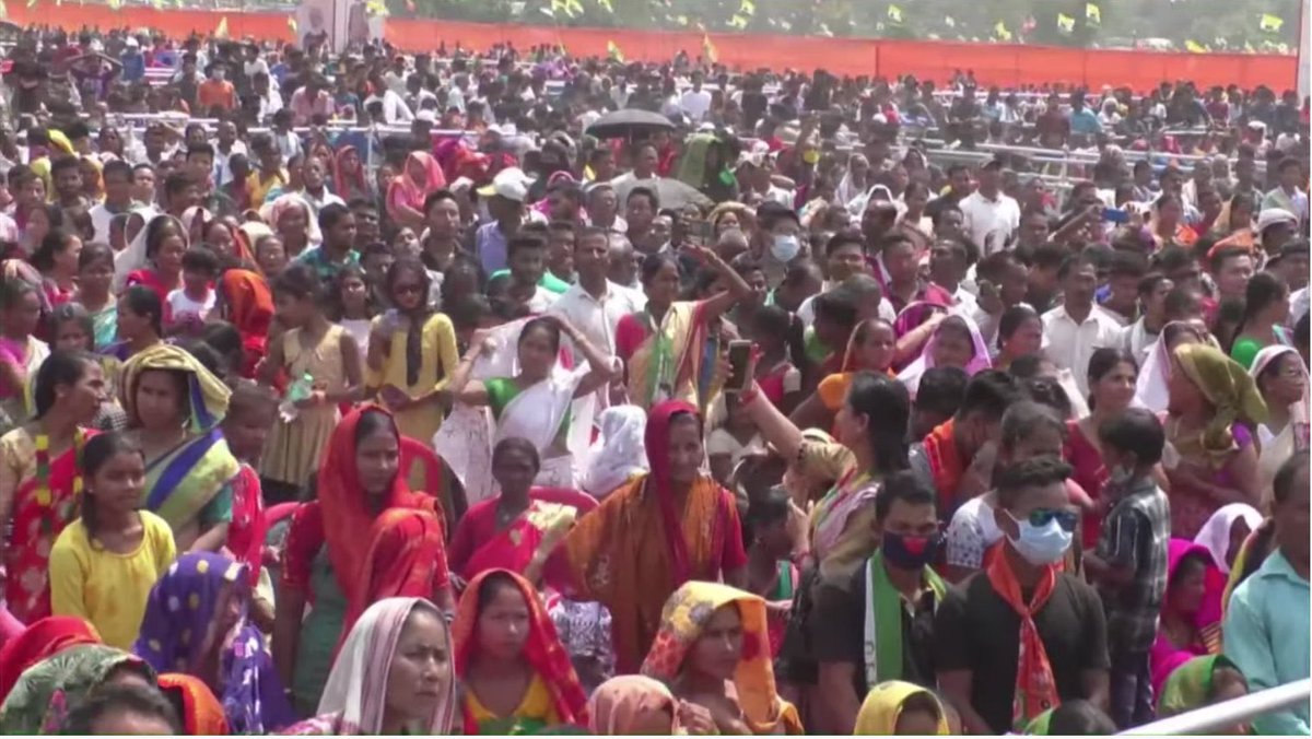 vikas_bjym_cg's tweet photo. मैं यहां की माताओं- बहनों को विश्वास दिलाता हूं कि आपके बेटे के सपने पूरे करने के लिए हम लगे रहेंगे।
आपके बच्चों को बंदूक न उठानी पड़े, उन्हें जंगलों में जिंदगी न गुजारनी पड़े, उन्हें किसी की गोली का शिकार न होना पड़े, इसके लिए एनडीए सरकार प्रतिबद्ध है।
- पीएम
#AssamFirst4Modi https://t.co/zGCYUbJwDv