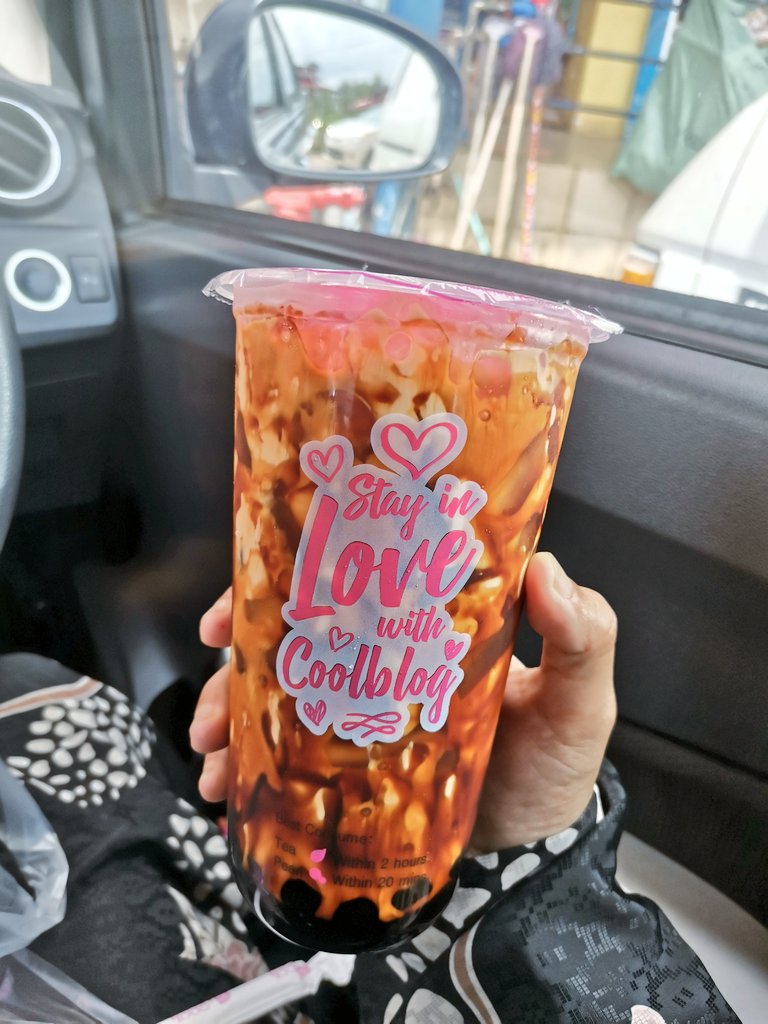 kekdadanbuku's tweet photo. Lama tak minum Hari Harimau Milk Tea. Manis tu tak payah cakap laa. Tapi bukan selalu kan. 😁 #coolblog https://t.co/8acJTbDmyR