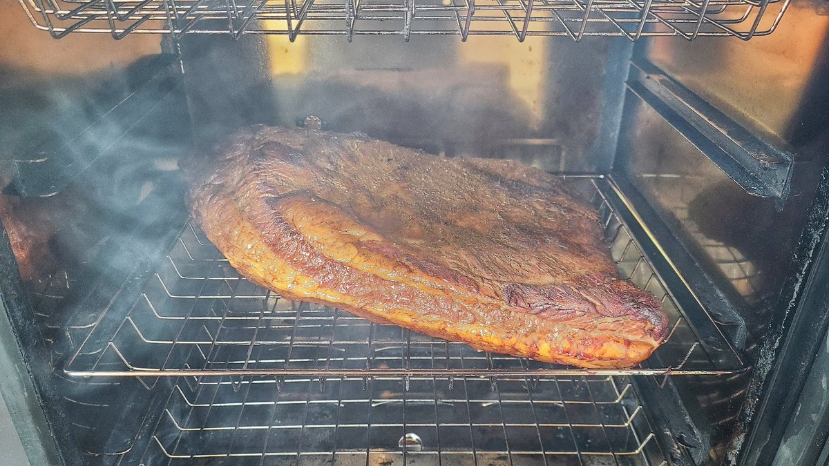 Christopher W. tweet media