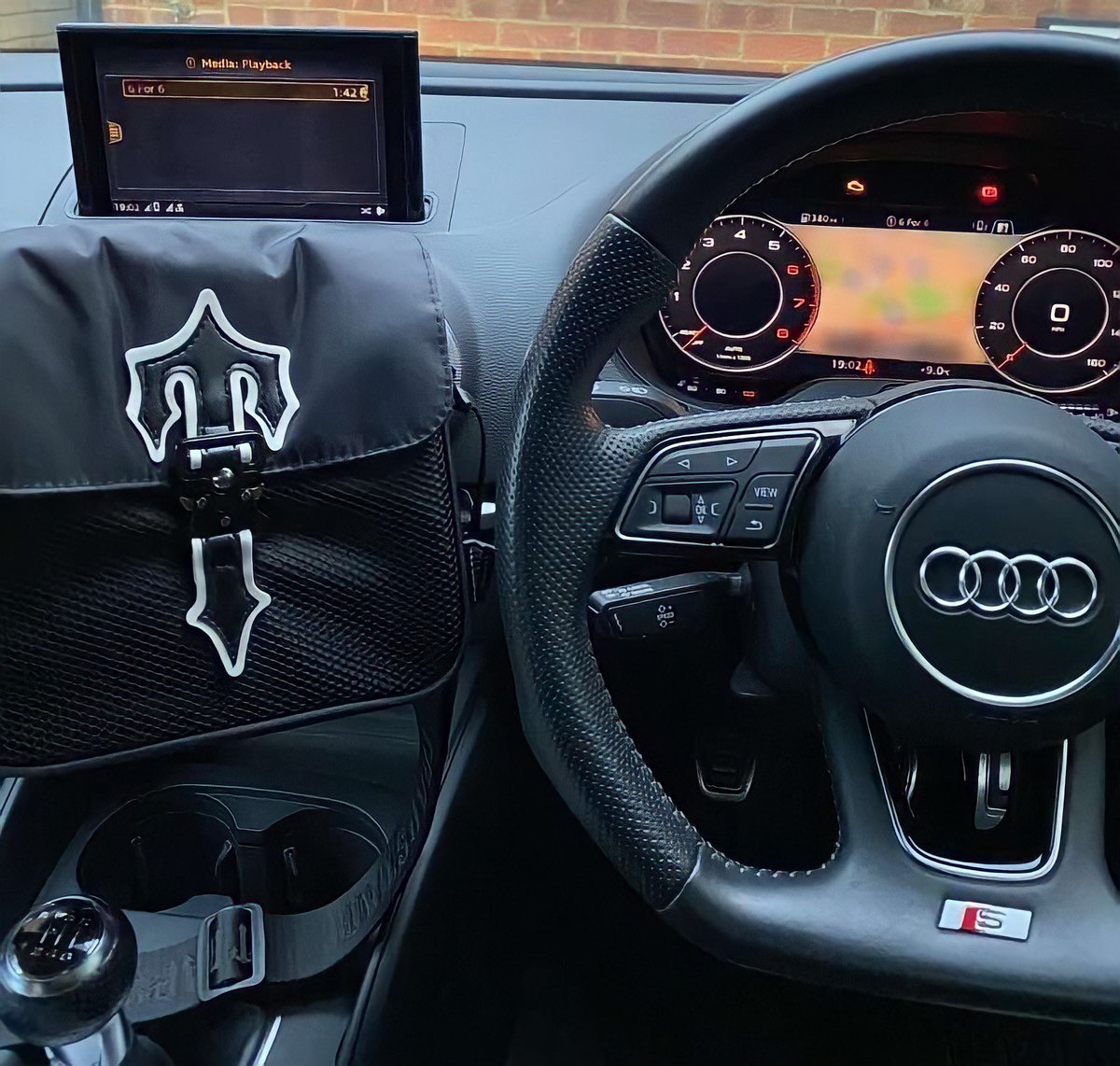 kickzplugldn's tweet photo. Trapstar Irongate Crossbody Bags https://t.co/3FuG6730nN