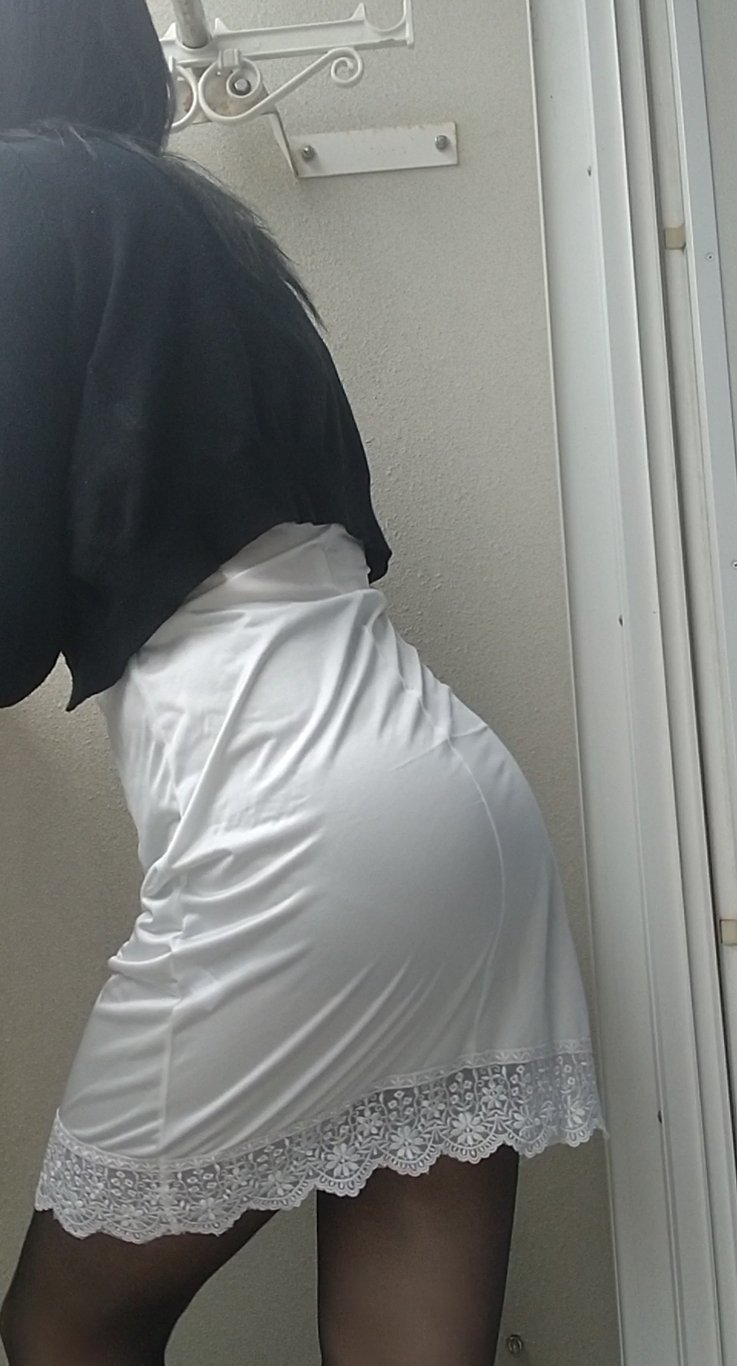 スリップ　パンチラ　 