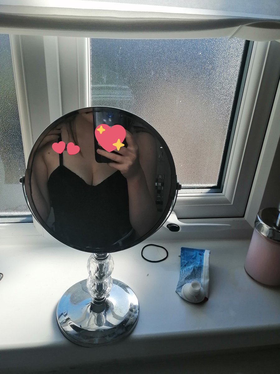 bxbiespace's tweet photo. Can't go wrong with a cheeky mirror selfie 😝 https://t.co/adQCzvwXm1