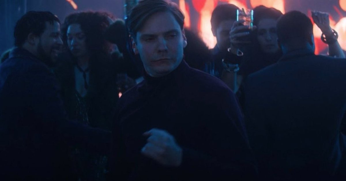 rtw1026's tweet photo. so you're telling me this guy tore the avengers apart???

#FalconAndWinterSoldier https://t.co/GspUBUwM0I