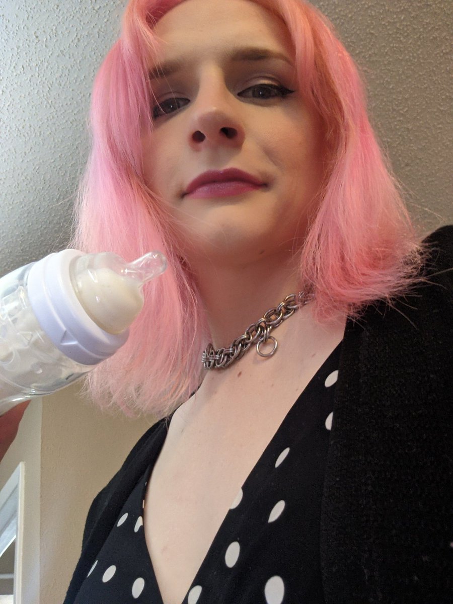 MamaFrost's tweet photo. Shh shh shh. Stop crying, your bottles ready now. #mommyroleplay #bottle #bottlefeeding #mommydomme #abdlnursery https://t.co/wVX7tMTHJh