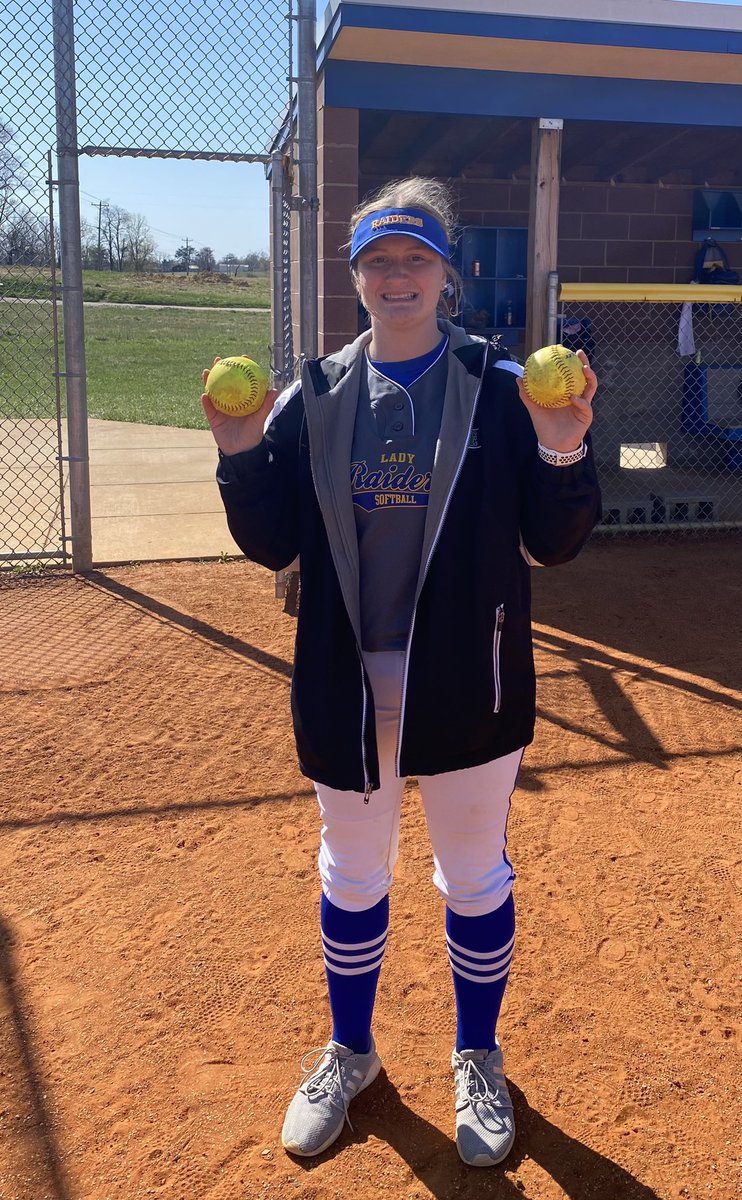 Tough coupe losses. What doesn’t kill you makes you stronger so hopefully we come back ready next week. 
On a bright note we had a few 💣’s hit. <a href="/ShelbyWilcoxson/">Shelby Wilcoxson</a> hit a 💣against Silver Creek &amp; <a href="/Emma_Ginn04/">Emma Ginn</a> Emma hit 💣💣 bombs today against Grant @TrimbleGameday 
💙🥎💛