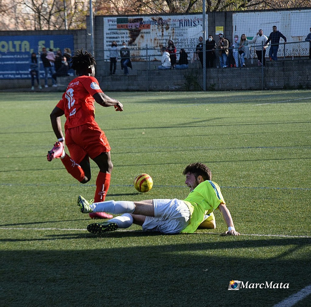 El <a href="/PDPajaril/">P.D. Pajaril</a> es fa amb el derbi local que s'ha disputat aquest dissabte al camp de l'Industrial contra el <a href="/aecanmas/">A.E. Can Mas</a> per 4 a 2. Partit que correspon a la jornada 3 de la competició. La crònica dijous a l'Info Setmanal.
📸 <a href="/marcmata13/">Marc Mata</a> 
#Ripollet #periodisme #futbolcat #3cat6