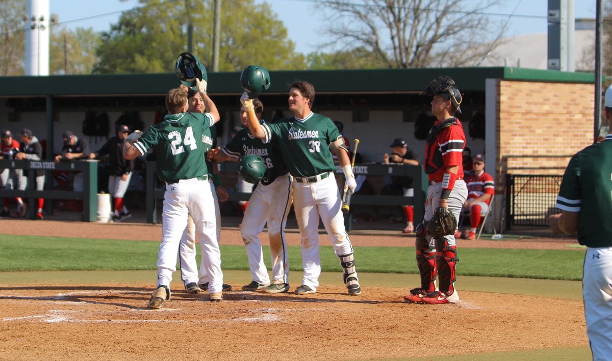 END 3: DSU 5, VSU 2

Wolferding drills his second HR of the day, a 3-run dinger to center 👀🔥❗️

#WhereChampionsPlay⚾️ #TraditionNeverSlumps