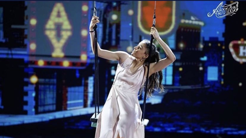 valentinas9999's tweet photo. Giulia che balla sulle note di ‘La nuova stella di Broadway’

Come ci si riprende? Chiedo per un’amica 

#Amici20
#prelemi https://t.co/6l4uDnZvzm