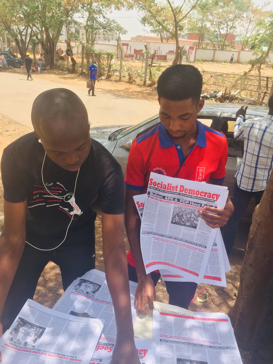 Members of the <a href="/DsmCwi_NG/">Democratic Socialist Movement (CWI NIGERIA)</a> Abuja chapter, organised a paper stall at Berger roundabout, Abuja. Leaflets of the DSM and SPN were circulated, copies of the Socialist Democracy sold and several persons put down their names to join the DSM and learn more about socialist ideas!