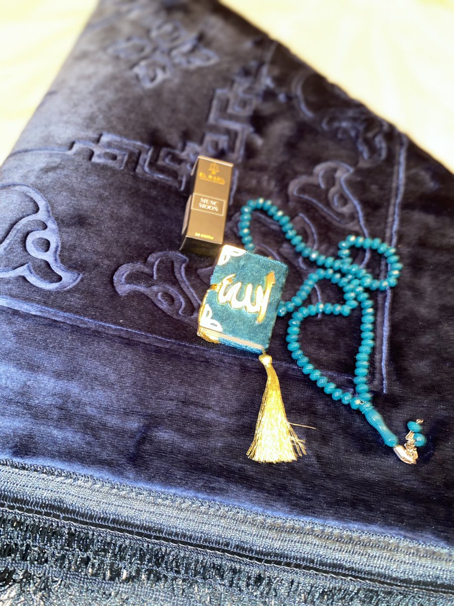 HijabHayaa's tweet photo. Salam Aleykoum les coffrets sont désormais disponible venez en MP passez vos commandes ☺️ https://t.co/P4fiBgWHzg