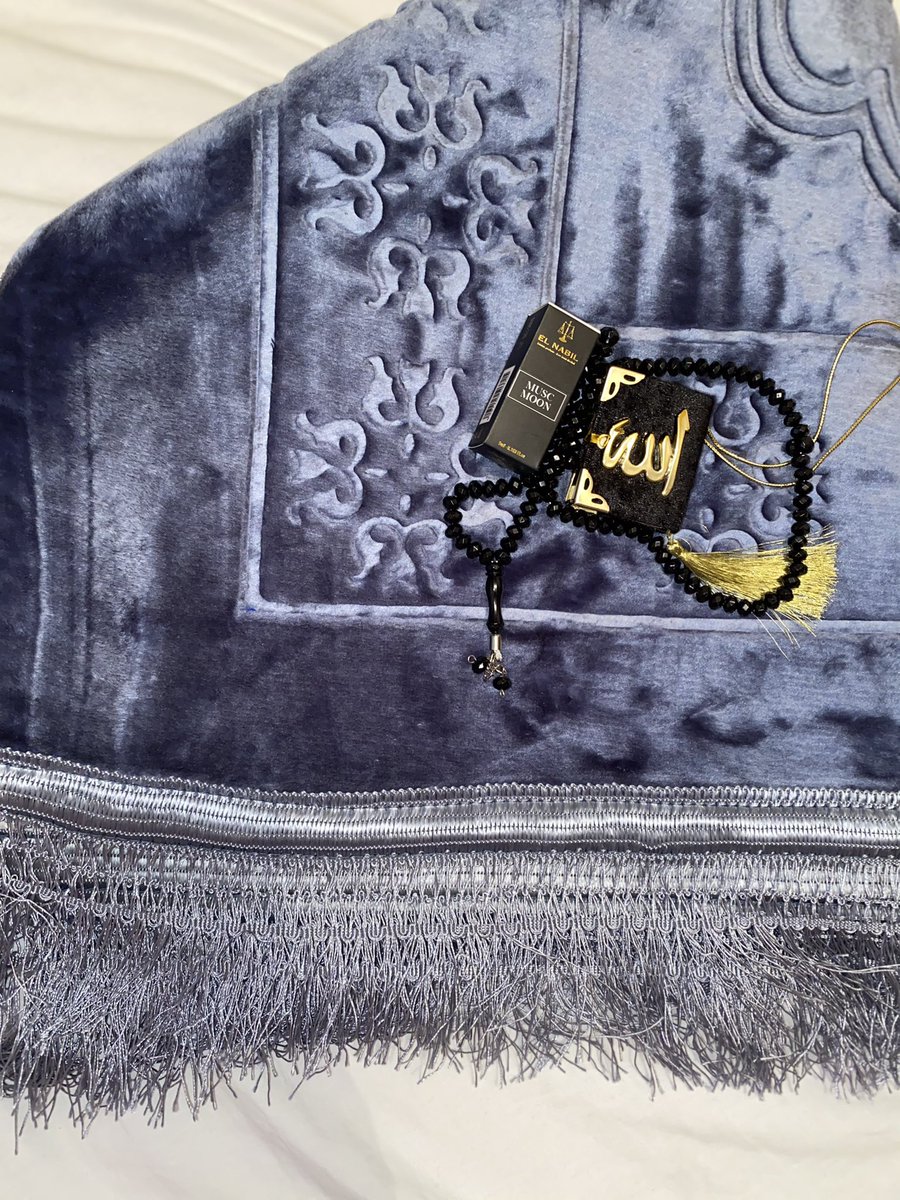 HijabHayaa's tweet photo. Salam Aleykoum les coffrets sont désormais disponible venez en MP passez vos commandes ☺️ https://t.co/P4fiBgWHzg